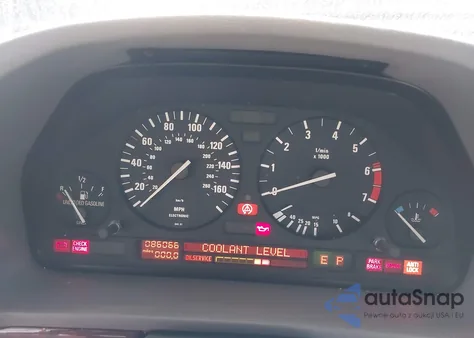 1993 BMW 750 Il Automatic z USA, uszkodzony, nr VIN WBAGC8327PDC81492